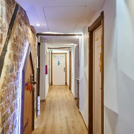 Guest house Pension Aliciazzz Bed And Breakfast Bilbao 2*