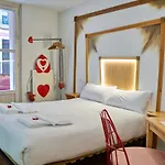 Pension Aliciazzz Bed And Breakfast Bilbao Guest house 2*