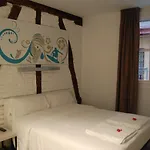Pension Aliciazzz Bed And Breakfast Bilbao 2*